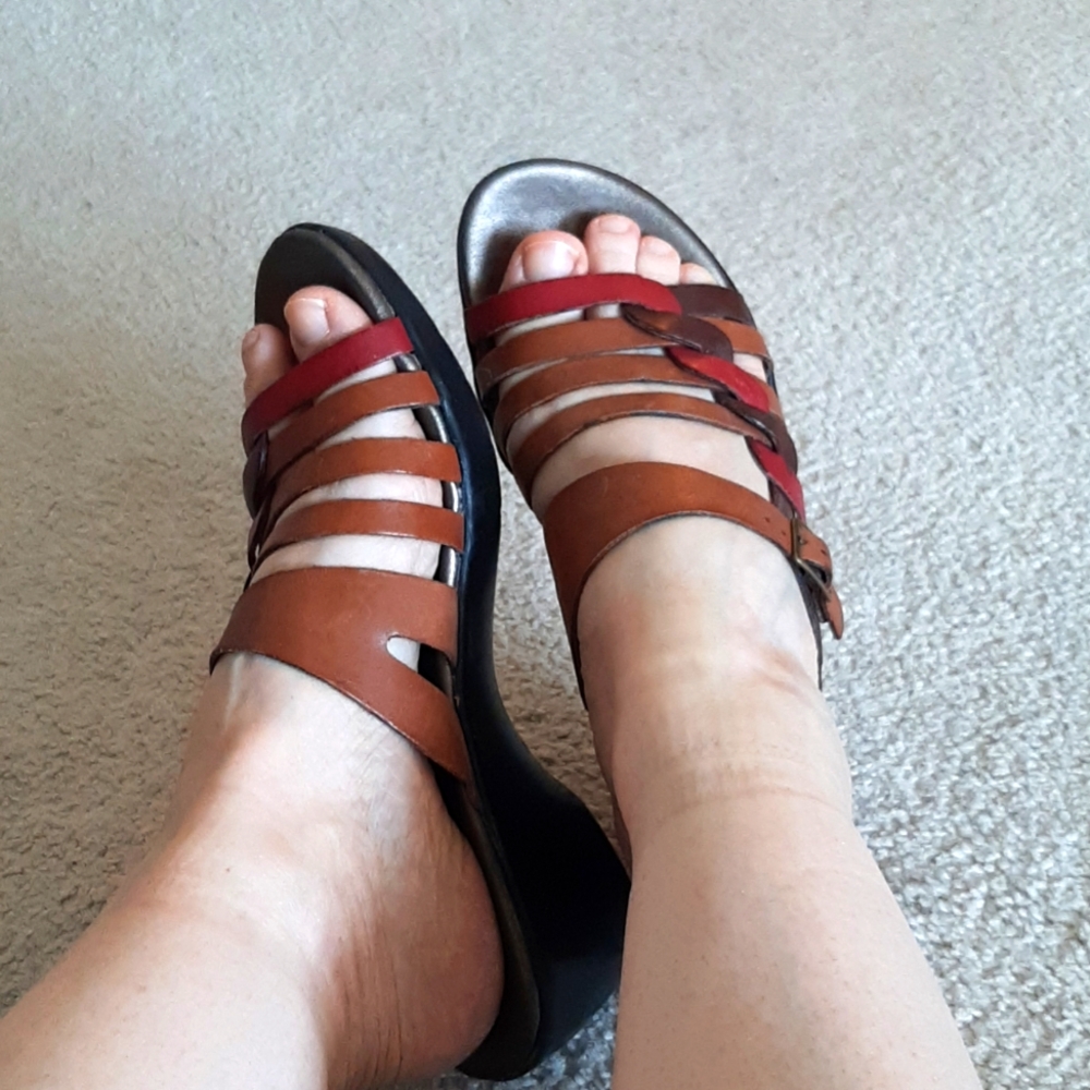 CLARKS "Bendables" Genuine Leather Sandals - Comfort Cushion Sole - Rubber Heel